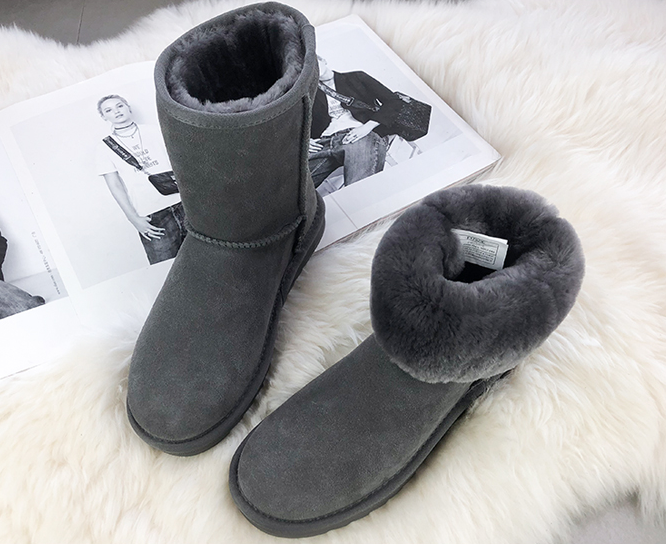 wool boots gray color